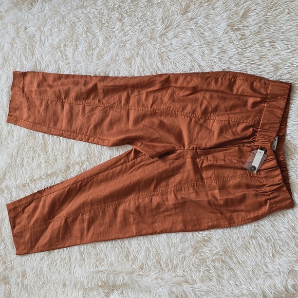 Madewell Tapered Huston Pull-On Crop Pants - Picture 3 of 8